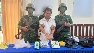 An Giang: Bắt giữ nghi phạm mang hơn 4kg ma túy từ Campuchia về Việt Nam