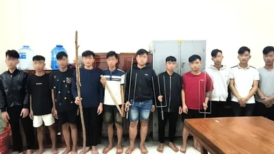 Nhóm thanh niên mang hung khí gây náo loạn đường phố ở Đồng Nai
