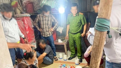 Cần Thơ: Triệt phá 2 sòng “tứ sắc” ăn thua bằng tiền giữa khu dân cư