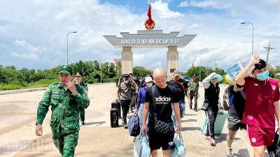 An Giang tiếp nhận 63 công dân Việt Nam từ Campuchia trở về