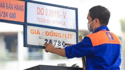 Bộ Tài chính đề xuất đưa thuế nhập khẩu ưu đãi xăng dầu về 0%