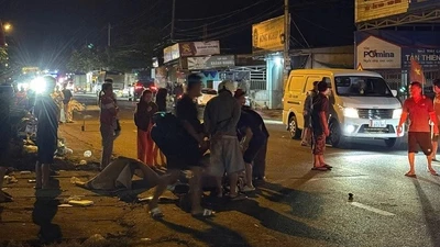 Xe khách va chạm xe máy ở Đắk Lắk, hai vợ chồng thiệt mạng tại chỗ