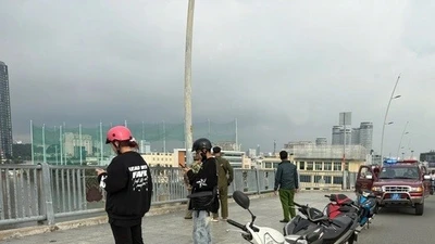 TP HCM: Tìm kiếm nam sinh viên nghi nhảy cầu Thủ Thiêm 1