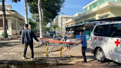 Phát hiện người đàn ông nằm bất động dưới sân khách sạn ở Lâm Đồng