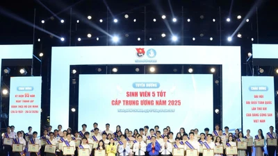 TP HCM kỷ niệm 76 năm ngày truyền thống và vinh danh học sinh, sinh viên