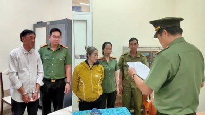 Khởi tố hai vợ chồng và một người khác về tội tổ chức xuất cảnh trái phép