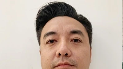 Đối tượng bị truy nã về tội lạm dụng tín nhiệm chiếm đoạt tài sản ra đầu thú