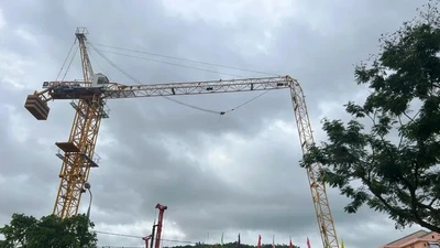 Cần cẩu công trình chung cư ở Đà Nẵng bất ngờ gãy đổ
