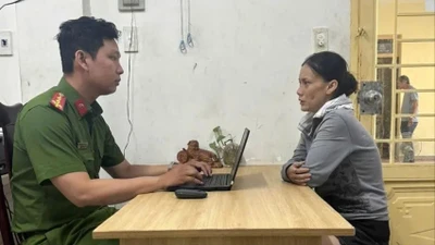 Làm rõ vụ bé gái mất đôi bông tai, người phụ nữ cùng con nhỏ bị mời làm việc