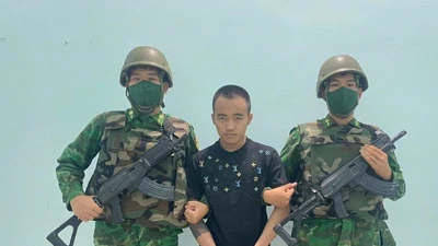 Bắt giữ hai đối tượng truy nã khi nhập cảnh từ Campuchia về Việt Nam