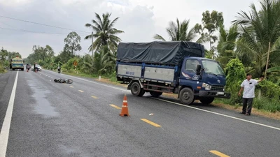 Đồng Tháp: Xe mô tô băng qua đường va chạm ô tô, một người tử vong