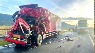 Xe tải tông đuôi xe cùng chiều trên cao tốc Vĩnh Hảo – Phan Thiết