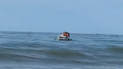 Khẩn trương tìm kiếm du khách TP.HCM bị sóng biển Kê Gà cuốn trôi