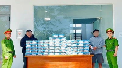 Bắt quả tang hai đối tượng vận chuyển hơn 100kg pháo hoa tại phường La Gi