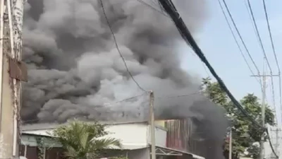 Căn nhà chứa vật dụng sinh hoạt ở Củ Chi bốc cháy