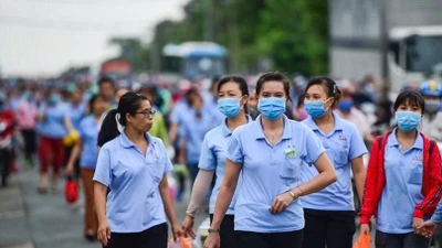 TP HCM tặng hàng nghìn vé tàu, máy bay cho công nhân về quê đón Tết