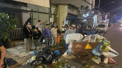 Gia Lai: Người đàn ông tự tông vào xe gom rác, phải nhập viện cấp cứu