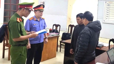 Khởi tố, bắt tạm giam đối tượng vận chuyển gần 1kg thủy ngân sang Lào