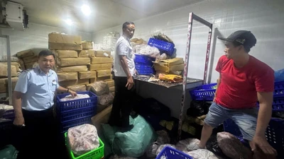 TP HCM: Phát hiện hơn 700 kg thực phẩm đông lạnh không rõ nguồn gốc