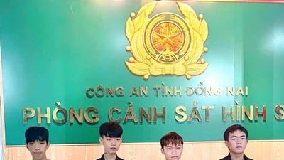 Đồng Nai: Bắt 4 thanh thiếu niên ném chai bia khiến một người tử vong