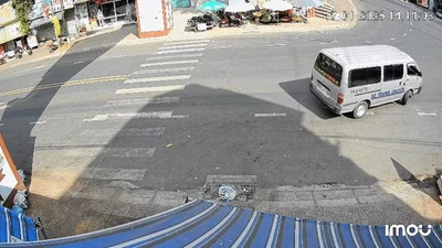 Xác minh vụ xe khách xoay nhiều vòng tại trung tâm xã Kiến Đức