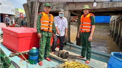 BĐBP Cà Mau bắt giữ 2 phương tiện khai thác thủy sản trái phép