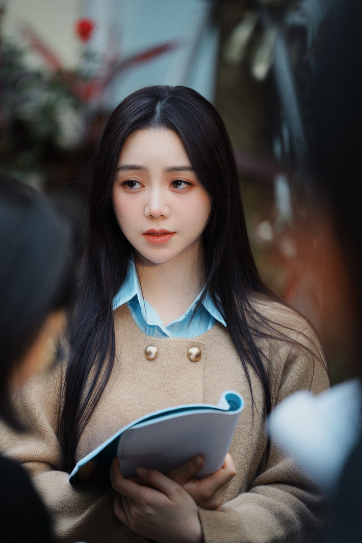 Sở hữu số đo 3 vòng 85-64-93 cm, nữ diễn viên duy trì vóc dáng thon gọn nhờ chế độ tập luyện đều đặn và ăn uống khoa học.