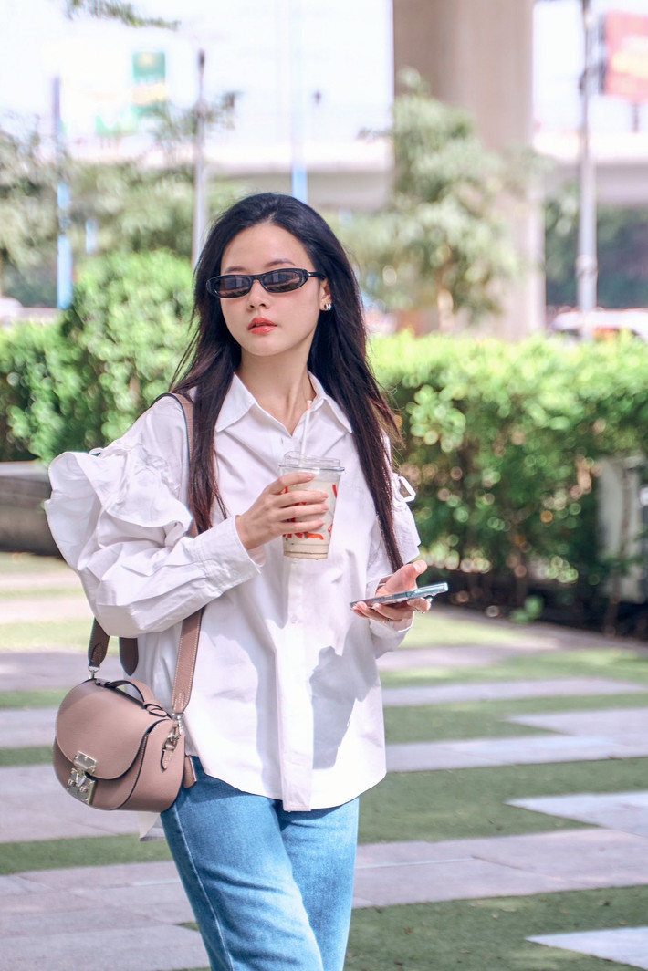 Nhìn Midu lên đồ đi dạy, nhiều người thậm chí còn nhận xét rằng cô trông giống một sinh viên hơn là giảng viên.