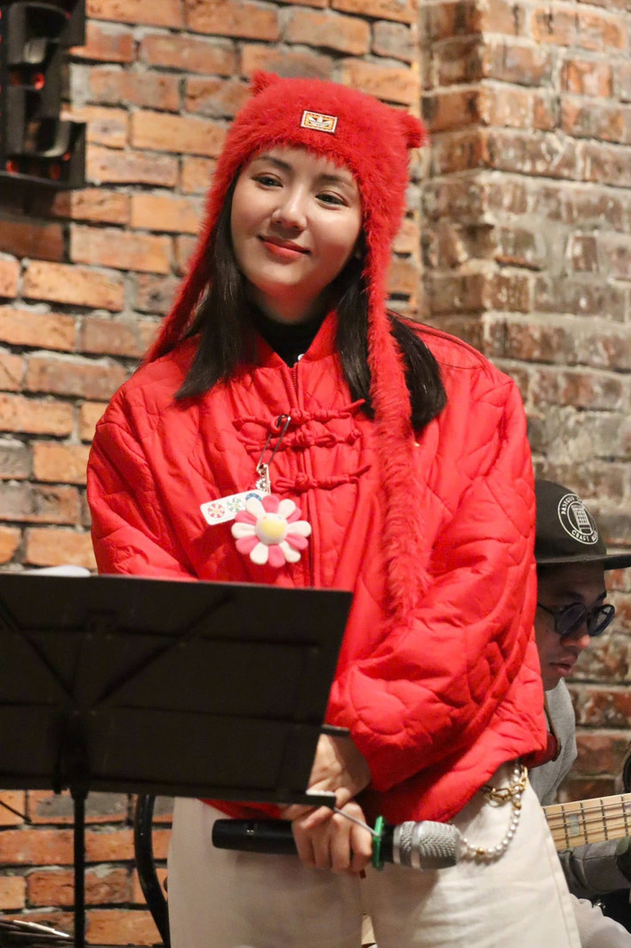 Theo chia sẻ, cô duy trì lối sống lành mạnh với chế độ sinh hoạt điều độ. Phương Linh thường xuyên tập yoga, chơi golf và chú trọng ăn uống khoa học để giữ gìn sức khỏe cũng như vóc dáng.