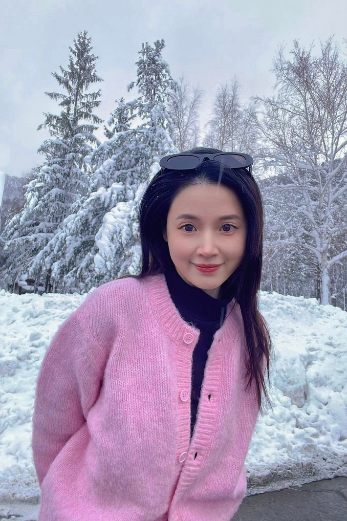 Sau khi kết hôn, Midu tận hưởng cuộc sống yên bình bên chồng đại gia.