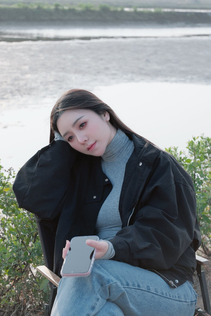 Thoát khỏi danh xưng "hot girl đóng phim" những ngày đầu, mỹ nhân 9X giờ đây đã khẳng định được vị thế của một "ngọc nữ" thế hệ mới trên sóng giờ vàng.