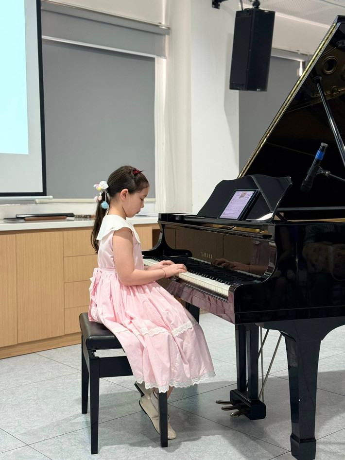 Những hình ảnh gần đây của Myla tiếp tục nhận được nhiều lời khen từ cộng đồng mạng.