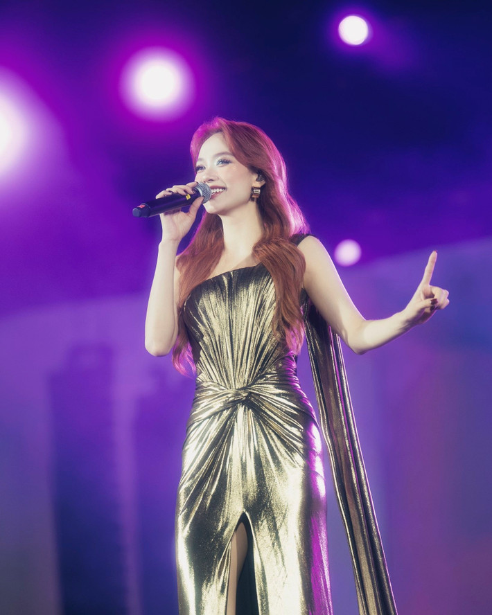 Hiện tại cô phải học cách phân chia thời gian hợp lý để vừa hoạt động nghệ thuật, vừa chăm lo cho tổ ấm nhỏ.