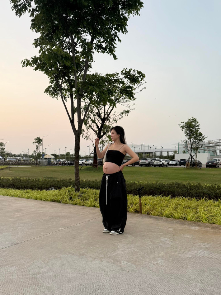 Không chỉ gây ấn tượng bởi cuộc sống gia đình êm ấm, Trâm Anh còn được khen ngợi nhờ nhan sắc ngày càng thăng hạng.