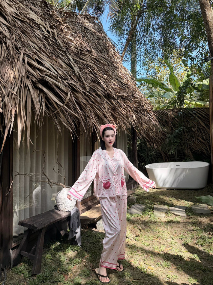 Bên cạnh cuộc sống viên mãn, nhan sắc của Quỳnh Lương khi trở thành “mẹ bỉm sữa” cũng nhận được nhiều lời khen ngợi.