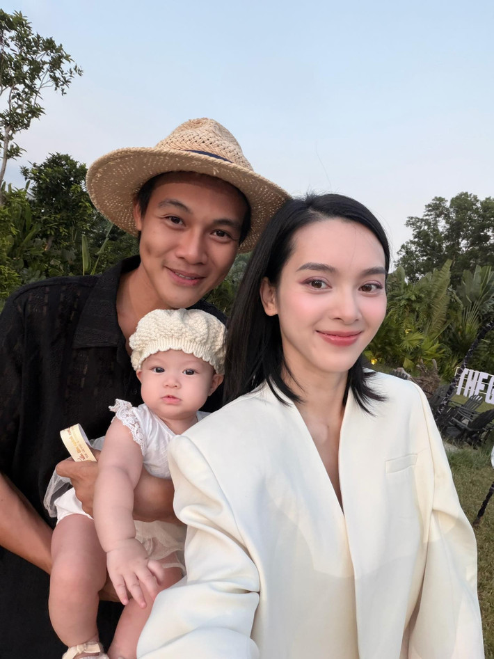 Quỳnh Lương bén duyên với doanh nhân Tiến Phát sau một chương trình truyền hình. Từ sự đồng điệu trong suy nghĩ đến tình cảm chân thành, cả hai nhanh chóng trở thành cặp đôi được công chúng quan tâm.