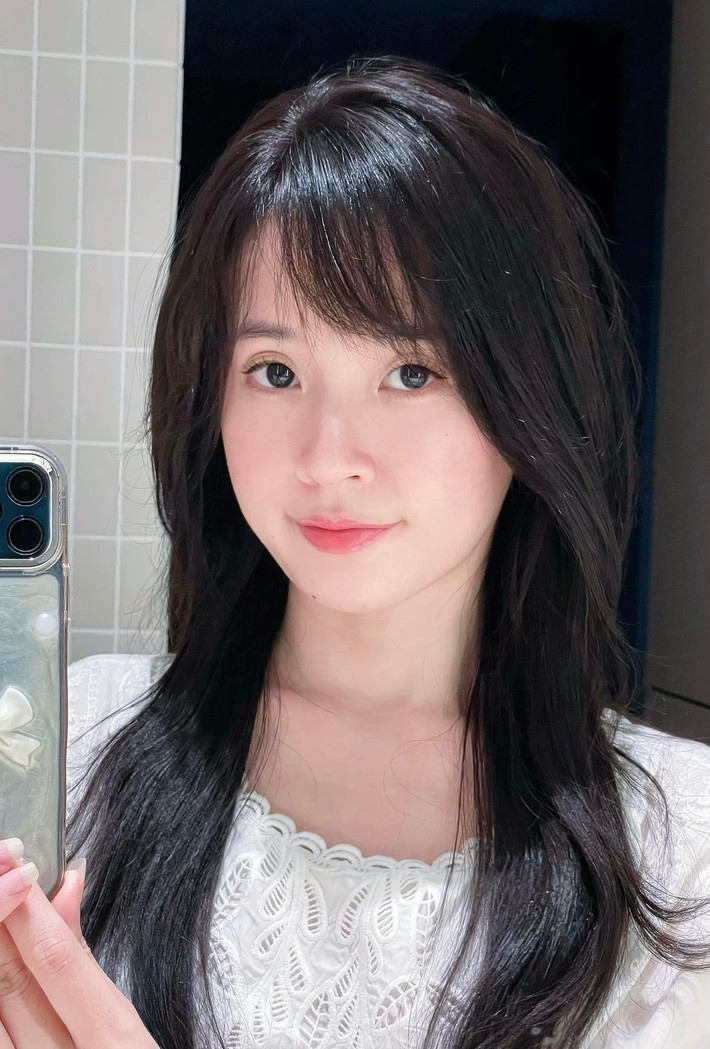 Nhan sắc của cô thường được người hâm mộ ví von như “thần tiên tỷ tỷ”, thậm chí ngày càng được khen là lão hóa ngược.