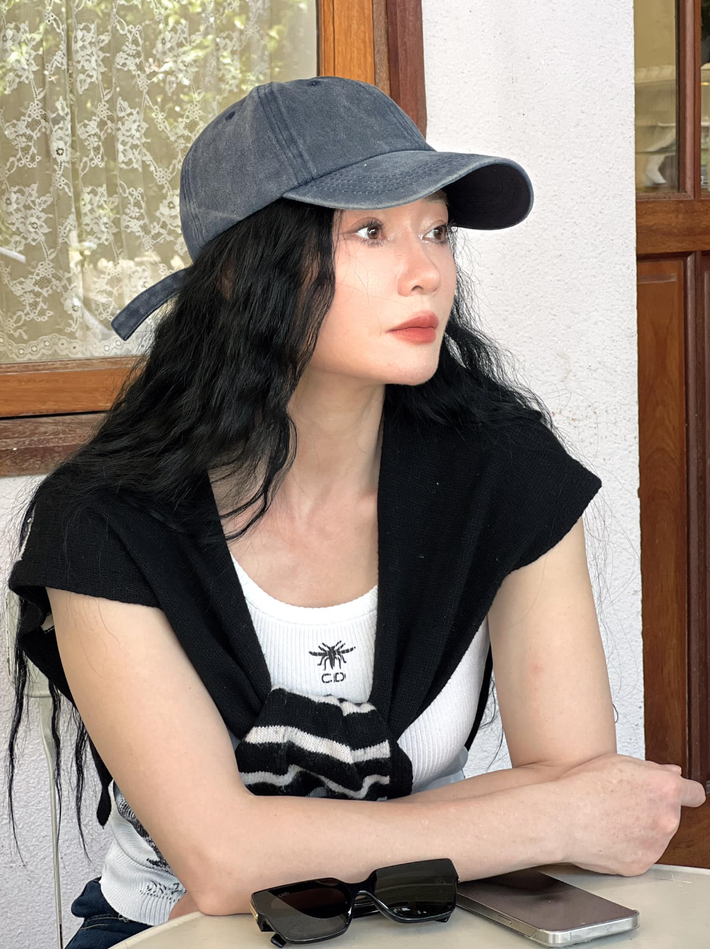 Với chiều cao 1,67m lý tưởng cùng làn da trắng sáng đều màu, cô tự tin cân mọi phong cách từ thanh lịch, sang trọng đến gợi cảm, quyến rũ.