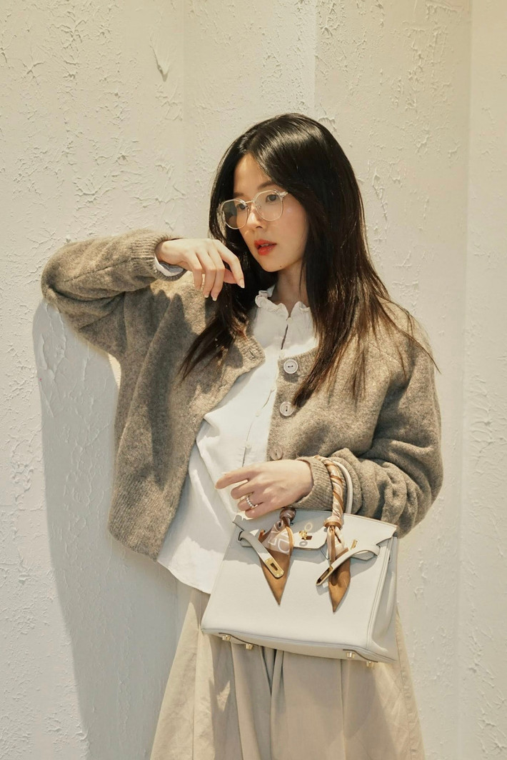 Điều khiến nhiều người bất ngờ chính là diện mạo quá trẻ của cô, đến mức không ít người thoạt nhìn còn lầm tưởng Midu là… sinh viên.