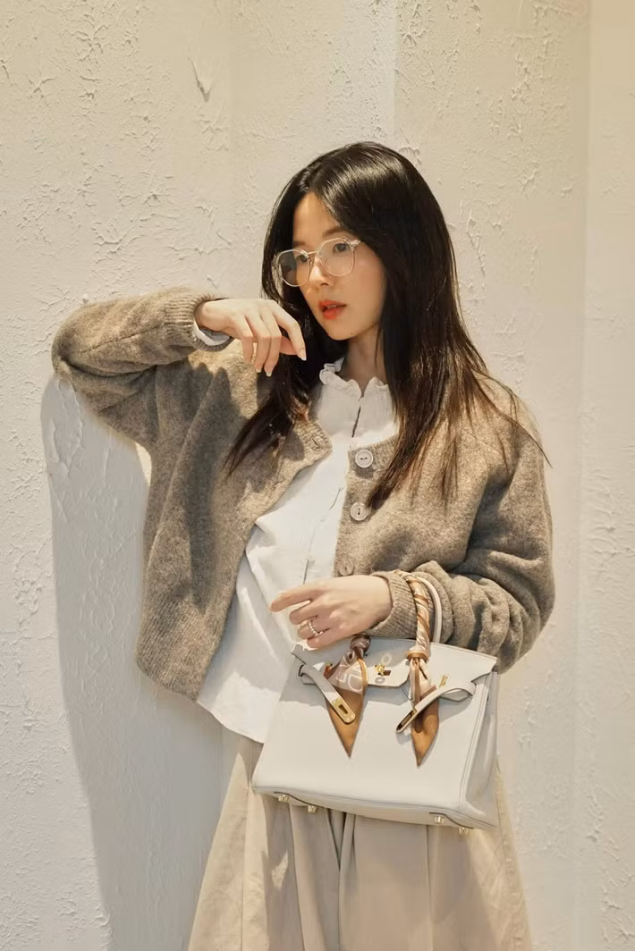 Điều khiến nhiều người bất ngờ chính là diện mạo quá trẻ của cô, đến mức không ít người thoạt nhìn còn lầm tưởng Midu là… sinh viên.