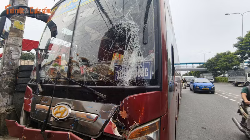 Xe khách gây tai nạn liên hoàn, giao thông tắc nghẽn tại Thủ Đức