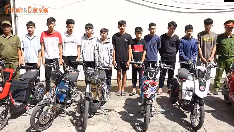 Công an TP HCM triệt phá nhóm 'quái xế' chạy xe độ chế và đua trái phép