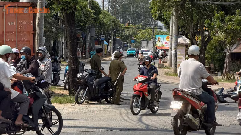 Truy xét người đàn ông tấn công 2 thanh niên bằng hung khí