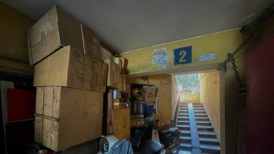 Những 'hộp diêm' giữa lòng Thủ đô: 3 thế hệ sống trong căn nhà 20m²