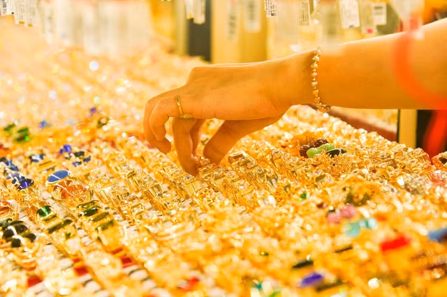 Gia vang hom nay 24/9: Lao doc, xuong sat muc 55 trieu dong/luong