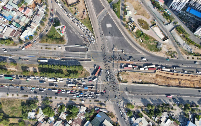 Can canh nut giao An Phu sau hon 1 nam thi cong-Hinh-4