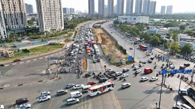 Can canh nut giao An Phu sau hon 1 nam thi cong-Hinh-9