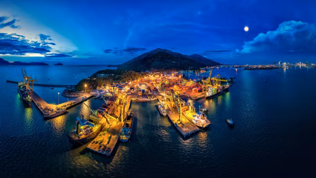 Vi sao goi thau hon 435 ty dong cua Cang Da Nang khong dau thau qua mang?