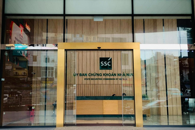 Vi pham ve chung khoan, Cong nghe va Dau tu Bach Viet bi xu phat 100 trieu dong