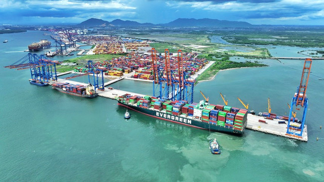 Lanh dao Gemadept o at mua vao 2,5 trieu co phieu GMD